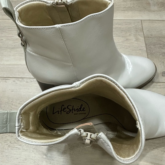 LifeStride Women’s Foxy Ankle Boots with Block Heel - Picture 5 of 7